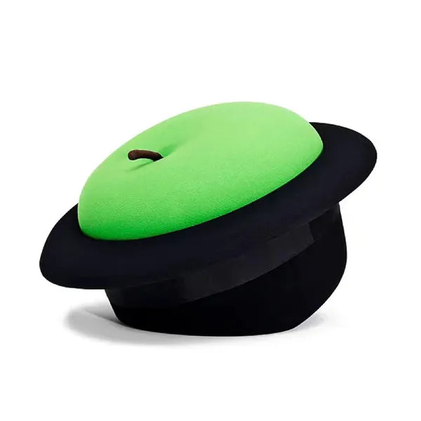 Chapeau Noir & Ottoman Pomme – Décor de Maison Fantaisiste