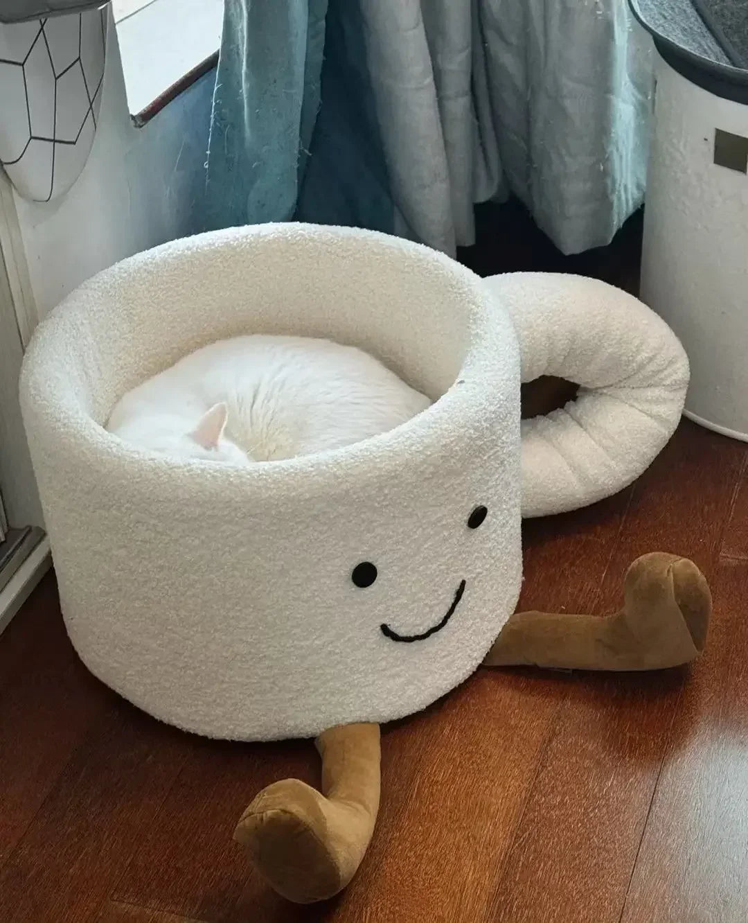 Coffee Cup-Shaped Cat Bed – Cozy Plush Cat House & Nest