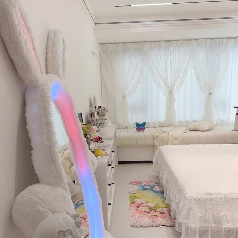Espejo de Cuerpo de Conejo de Peluche con Luces LED | 39" x 75" (100 x 190 cm)
