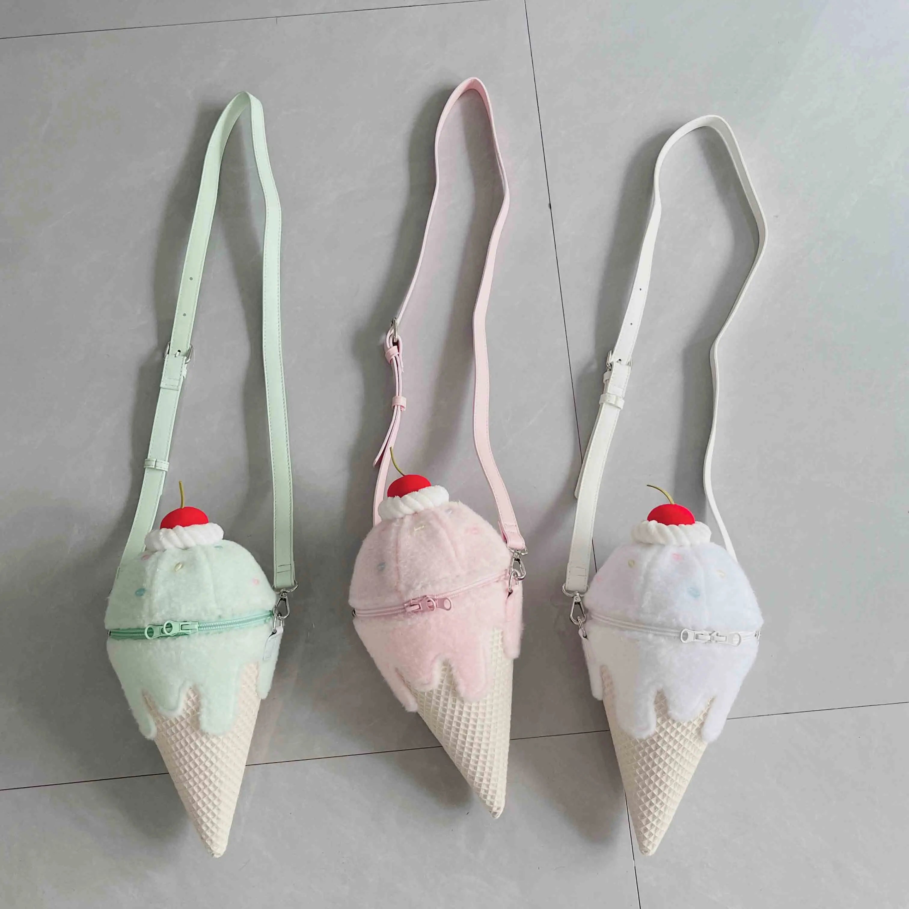 Plush Ice Cream Shoulder Bag – A Kawaii Plushie with Sweet Style plush toy – – – Image 2 | Plushie Produce