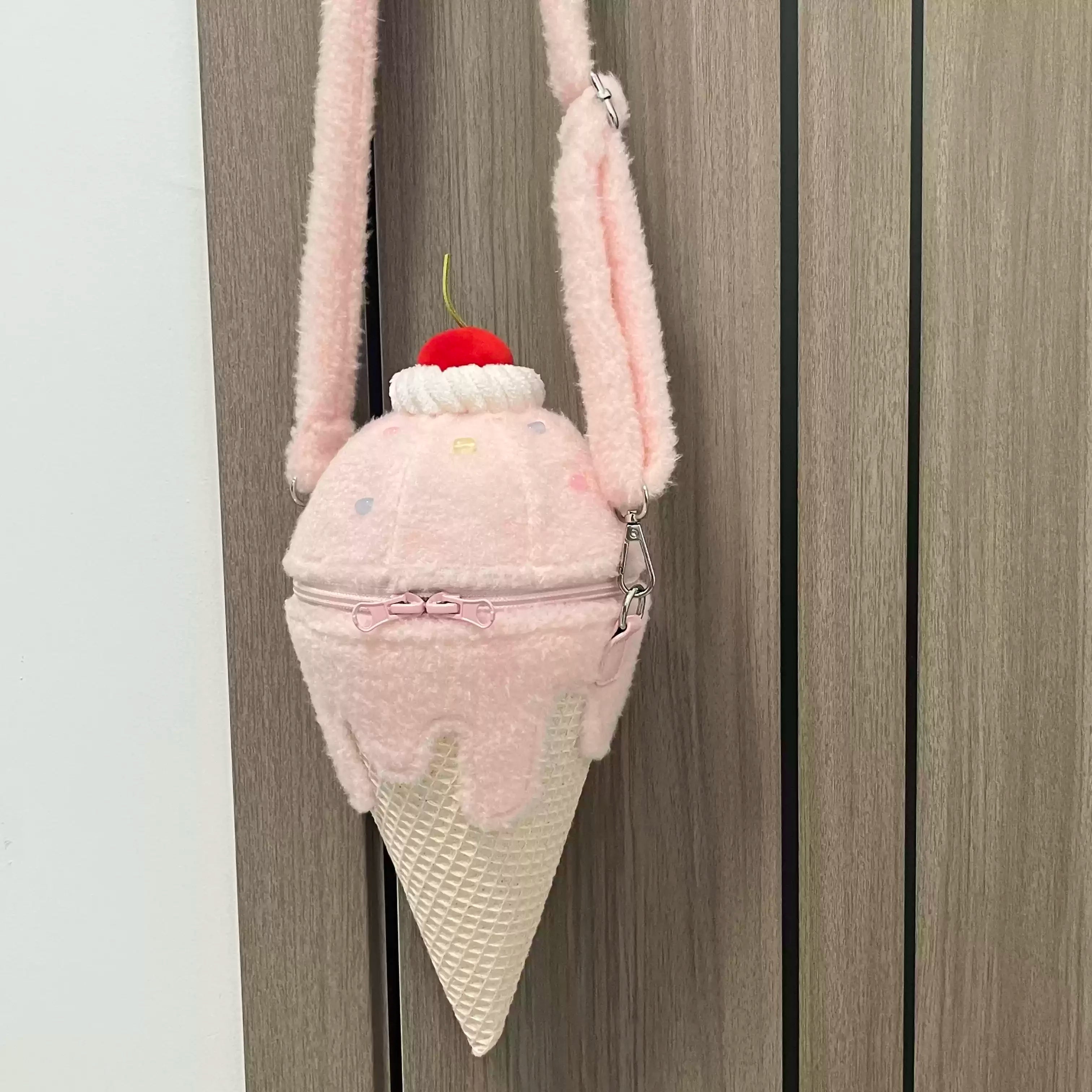 Plush Ice Cream Shoulder Bag – A Kawaii Plushie with Sweet Style plush toy – – Pink – Image 9 | Plushie Produce