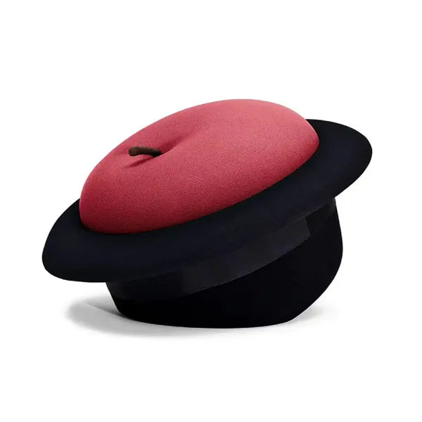 Chapeau Noir & Ottoman Pomme – Décor de Maison Fantaisiste