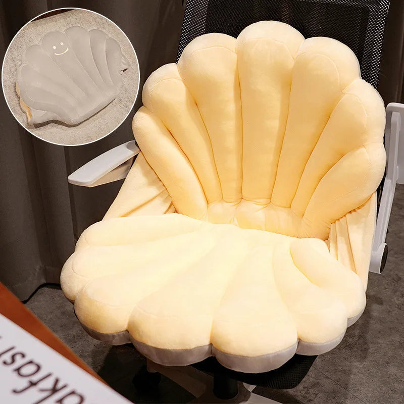 Jumbo Serene Clam Plushie, 16-60" | 40-150 centimetri