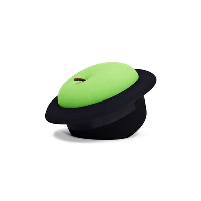 Chapeau Noir & Ottoman Pomme – Décor de Maison Fantaisiste