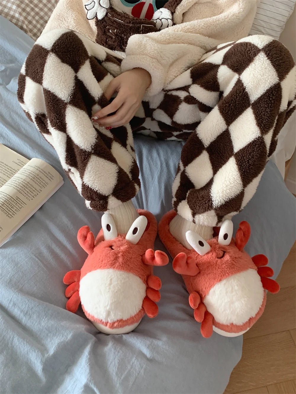 Plushie Crab Slippers, Two Colors, US Men 4-8.5/ Women 5.5-10