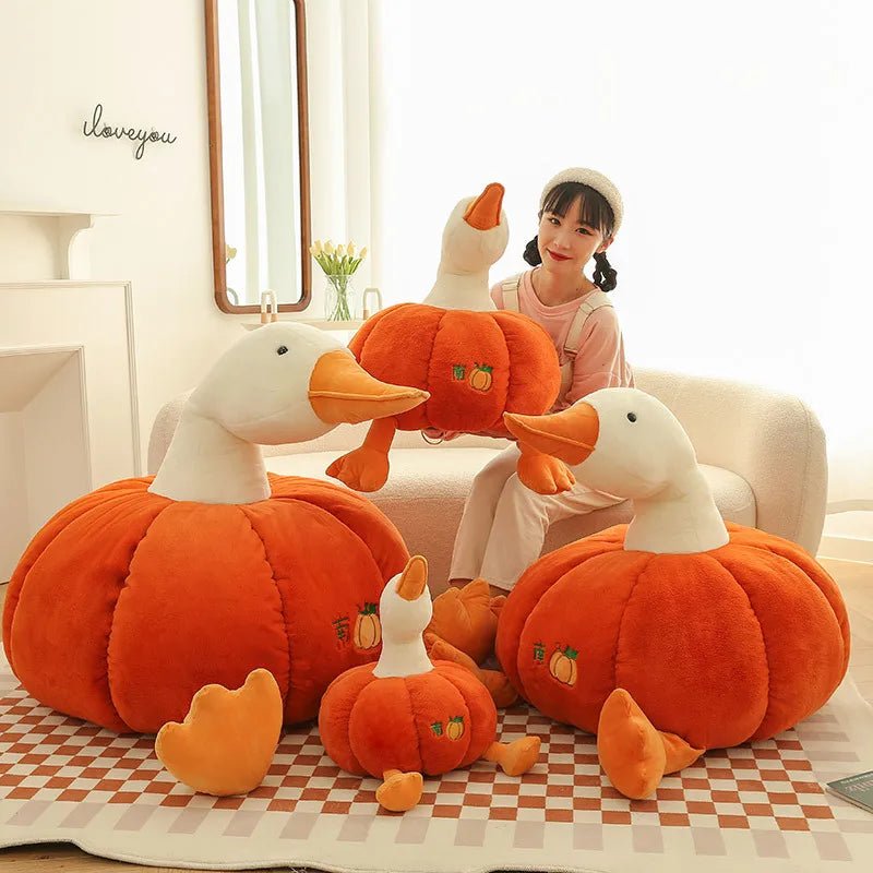 Ganso de peluche dentro de una calabaza, 10-20" | 25-50 centímetros