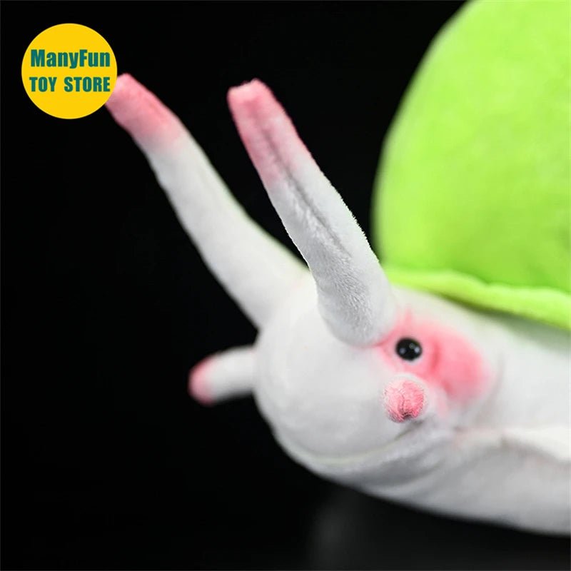 Plushie Realista Caracol Verde de Pelúcia, 10" | 25 centímetros