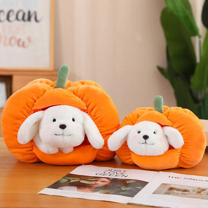 Peluche di zucca con animale di peluche cane o gatto all'interno