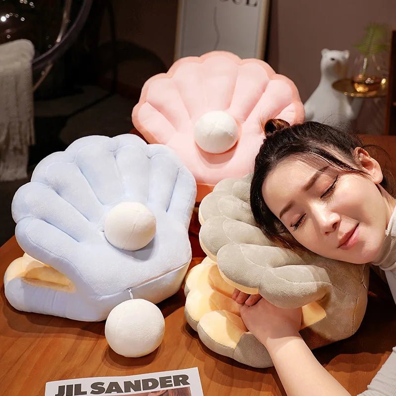 Plush Clamshell with Removable Plush Pearl Plushie Produce